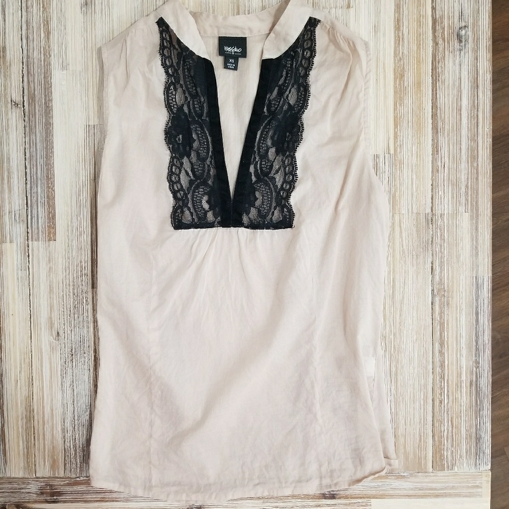 Mossimo V Neck Lace top
